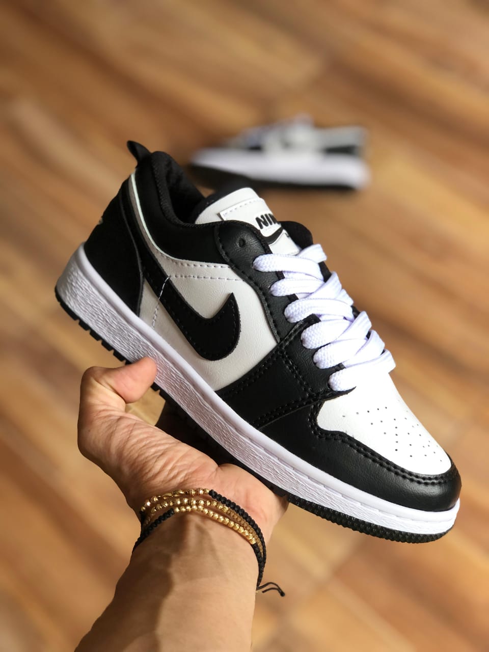 NIKE JORDAN LOW